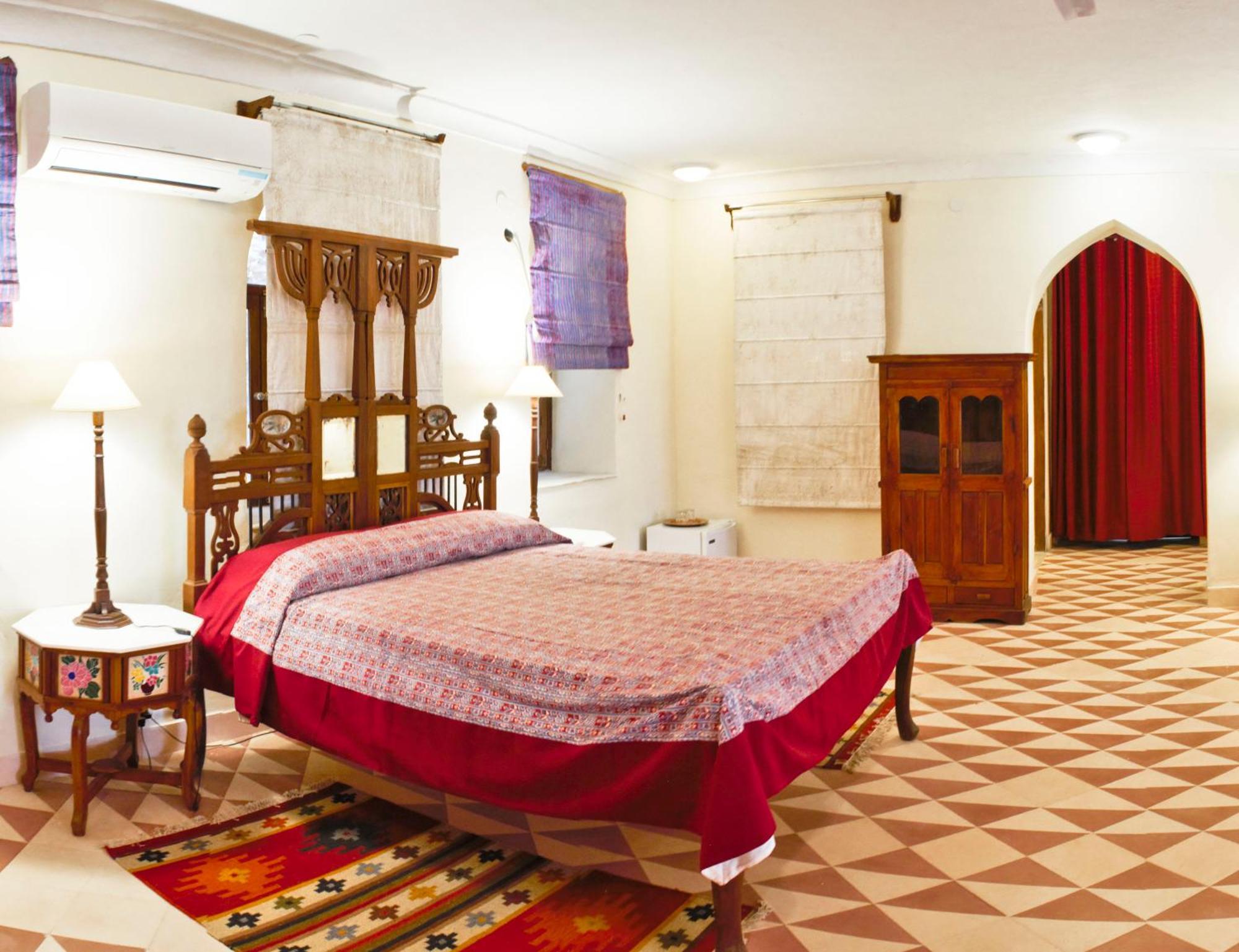 Neemrana'S - Tijara Fort Palace Exteriér fotografie