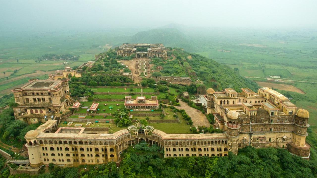 Neemrana'S - Tijara Fort Palace Exteriér fotografie