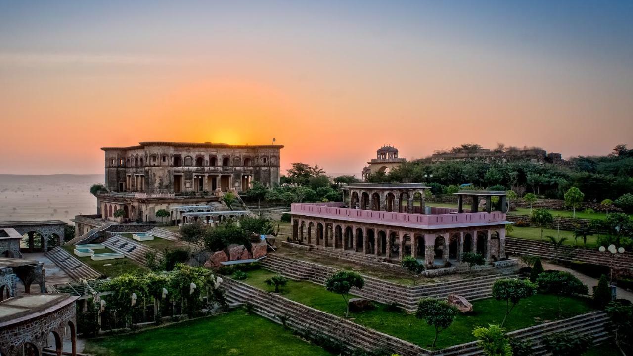 Neemrana'S - Tijara Fort Palace Exteriér fotografie