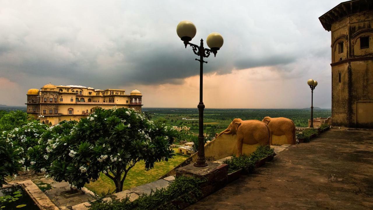 Neemrana'S - Tijara Fort Palace Exteriér fotografie